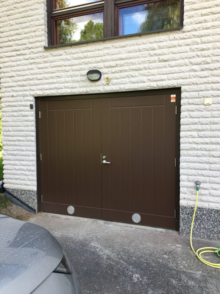 Autotallin pariovet UO1AOV tummanruskea RR32