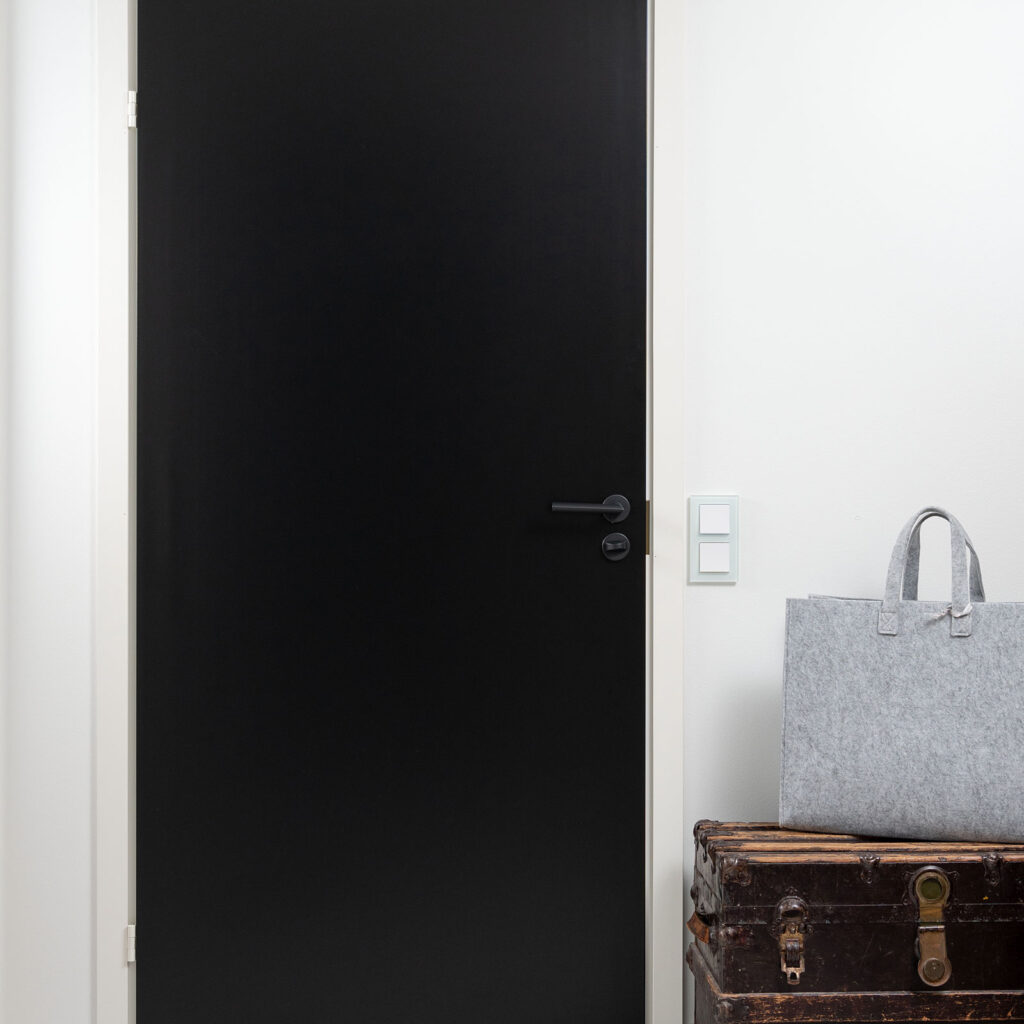 Mustissa ovissa hoppe stockholm musta painike wc helalla