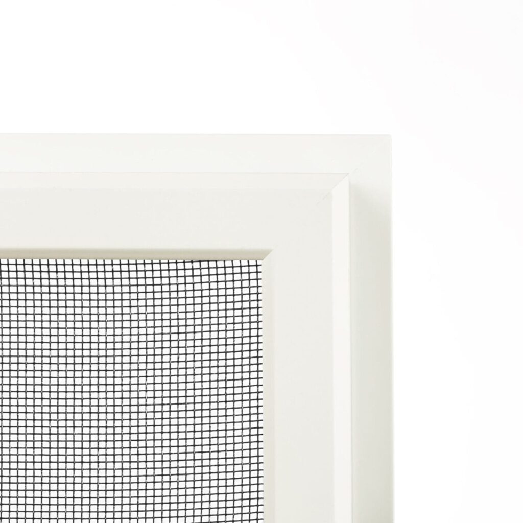 Solar hyttyspuitteesta lähikuvaa valkoinen