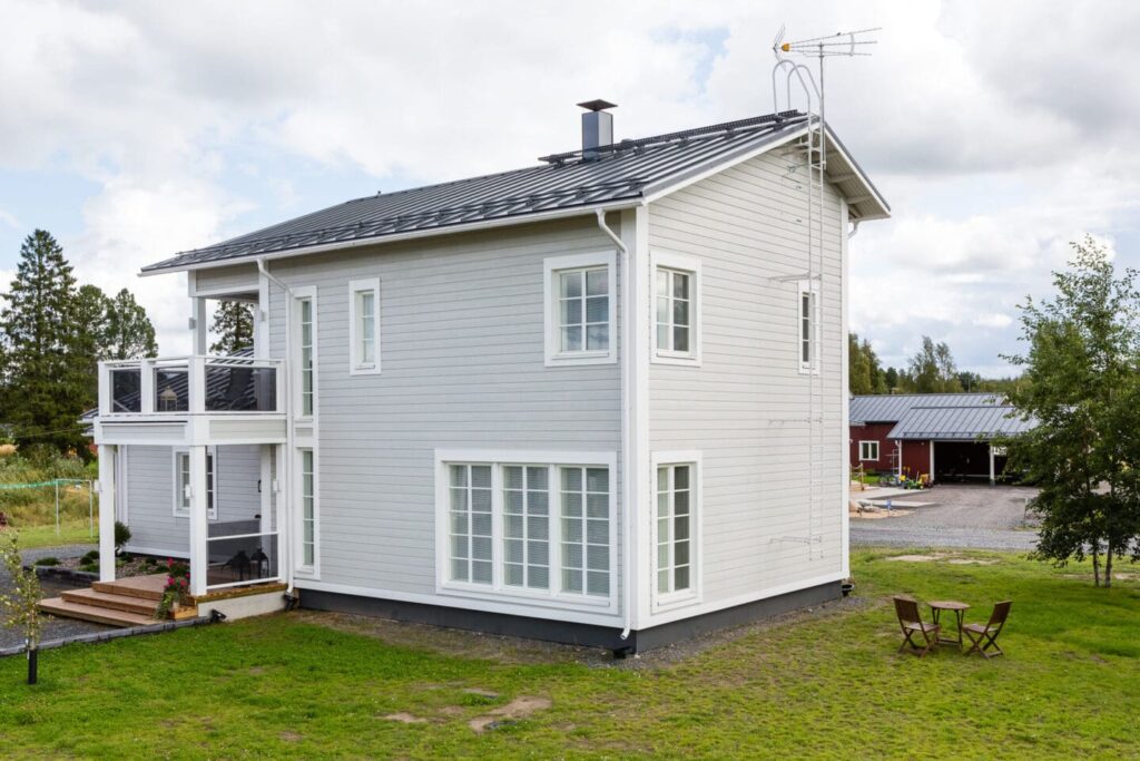 Solar hyttyspuitteet talon ikkunoissa