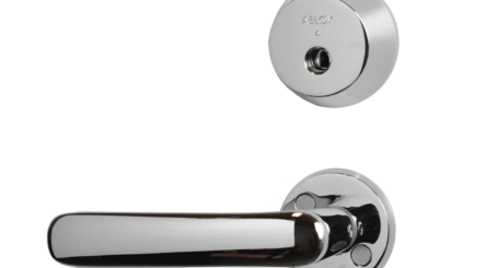 ulko-oven lukkopesä ja painike