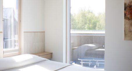 Kaski iso kiinteä muotoikkuna valkoinen